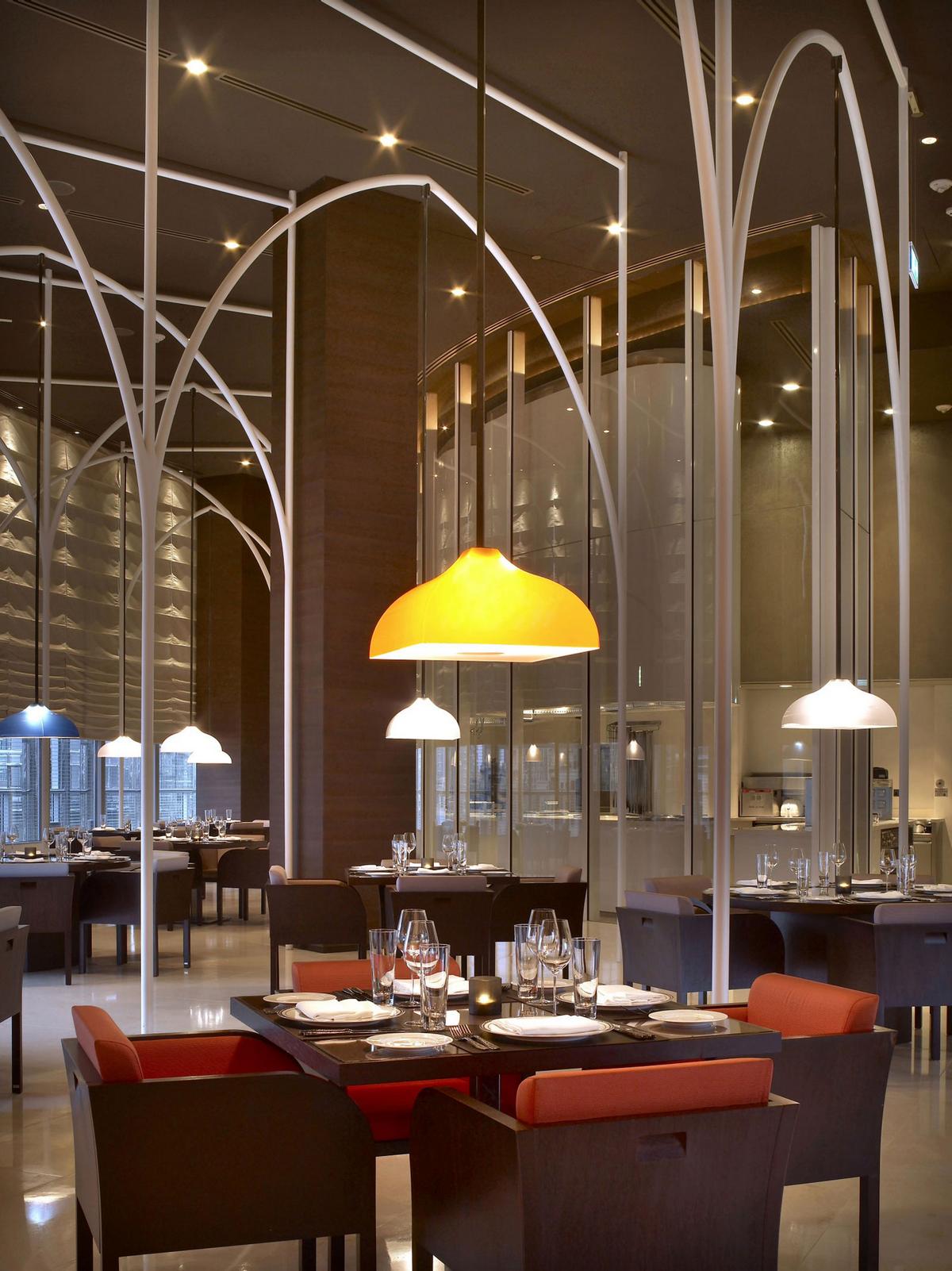 Современный дизайн интерьера отеля Armani Hotel Dubai